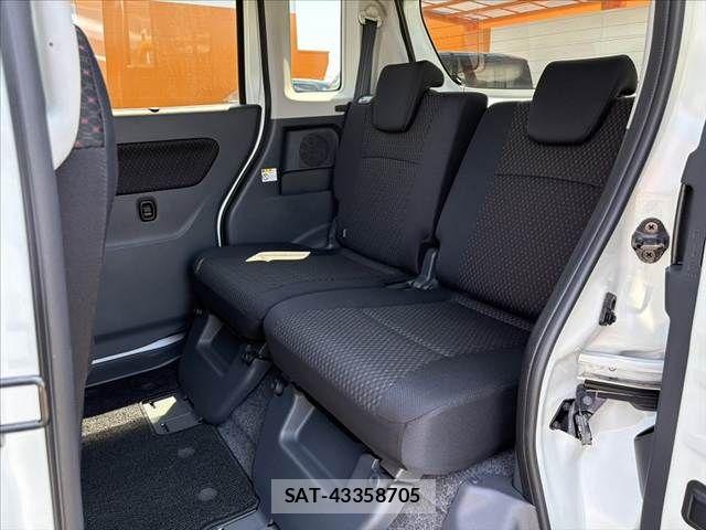 Suzuki SPACIA 2015-07 7218511-18