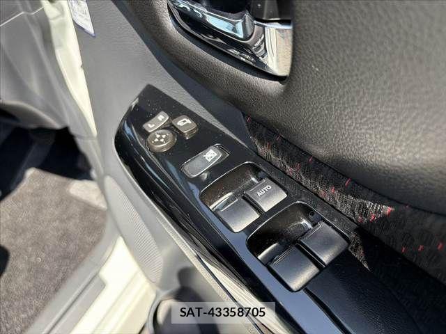 Suzuki SPACIA 2015-07 7218511-22