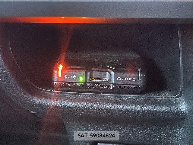 Suzuki SPACIA 2018-04 7225379-11