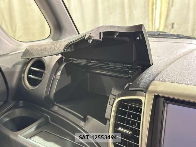 Suzuki SPACIA 2017-06 8132479-24