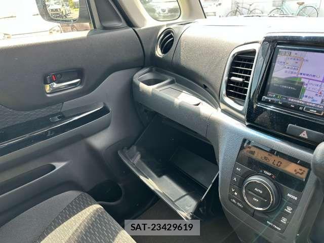 Suzuki SPACIA 2013-07 8372218-6