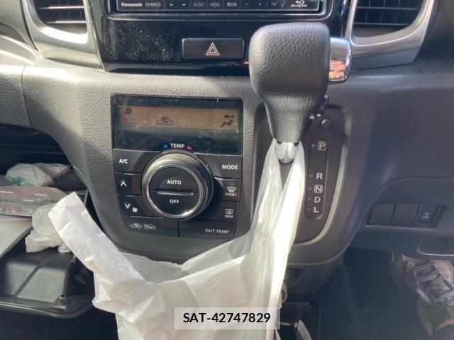Suzuki SPACIA 2014-09 8438912-11