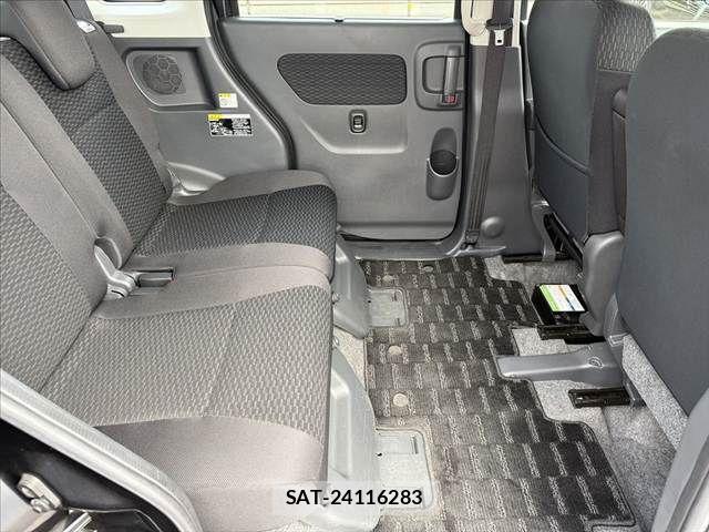 Suzuki SPACIA 2014-04 8797545-17