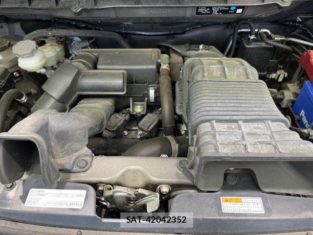 Suzuki SPACIA 2018-09 8831727-17