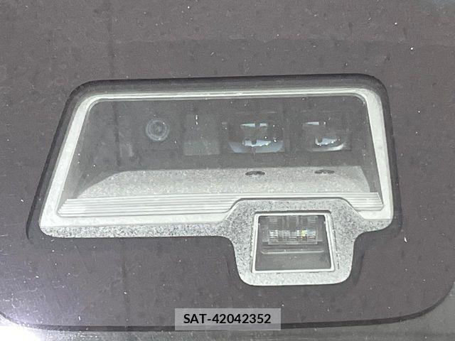 Suzuki SPACIA 2018-09 8831727-3