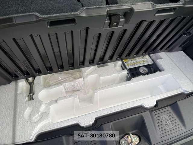 Suzuki SPACIA 2023-10 8872104-22