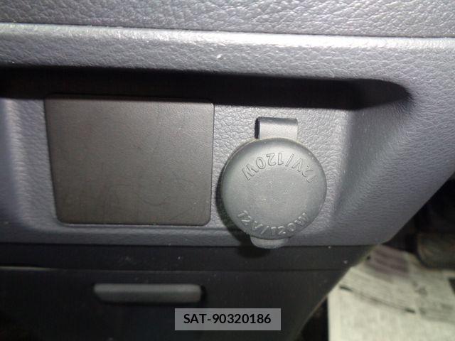 Suzuki SPACIA 2015-03 7060826-27