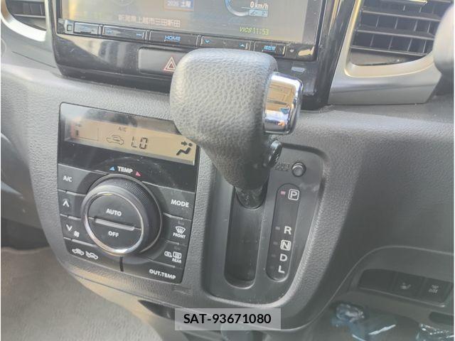 Suzuki SPACIA 2014-09 8372223-11