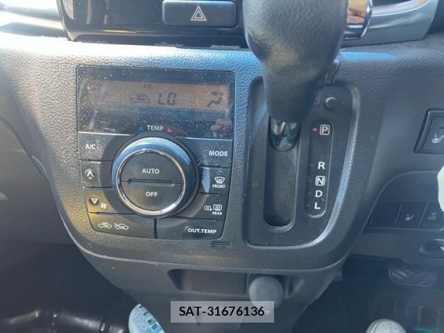 Suzuki SPACIA 2015-09 8527469-21