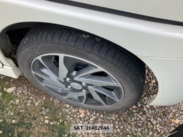 Suzuki SPACIA 2014-09 8831741-6