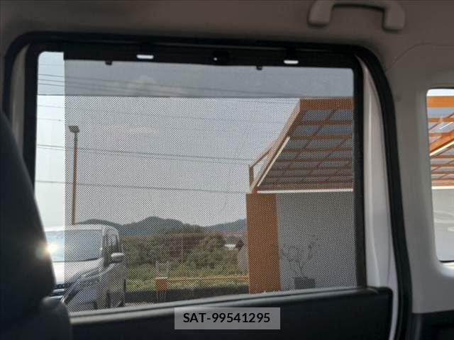 Suzuki SPACIA 2017-10 8210361-28