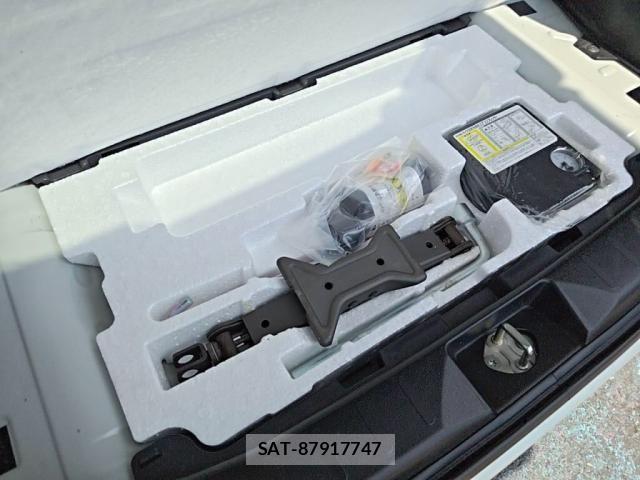 Suzuki SPACIA 2017-10 8527471-29