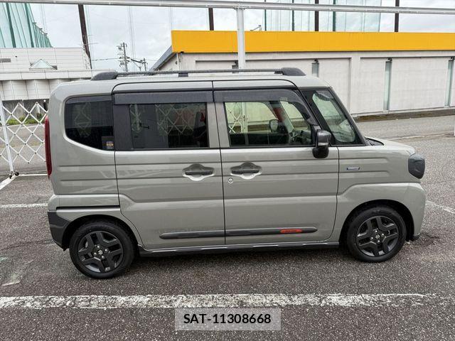 Suzuki SPACIA 2025-08 8884379-3