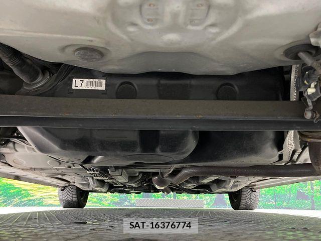 Toyota SPADE 2017-06 4602343-18