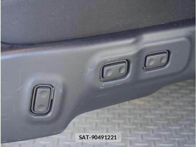 Toyota SPADE 2019-02 5879431-9