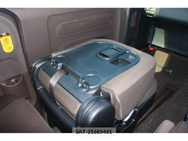 Toyota SPADE 2014-02 5879429-18