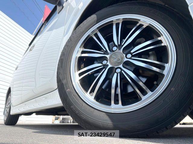 Toyota SPADE 2013-08 6019441-13