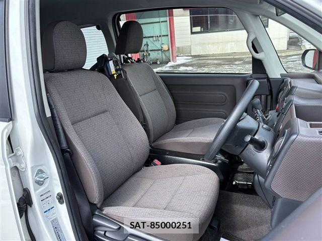 Toyota SPADE 2016-04 6277378-14