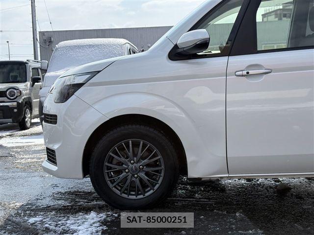 Toyota SPADE 2016-04 6277378-3
