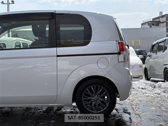 Toyota SPADE 2016-04 6277378-5