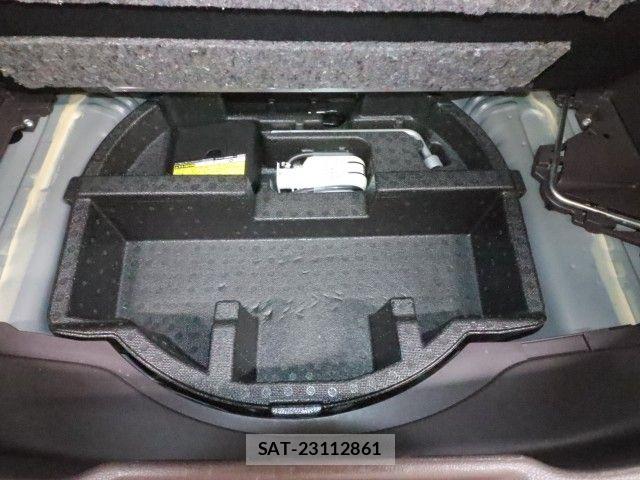 Toyota SPADE 2014-10 6682884-12