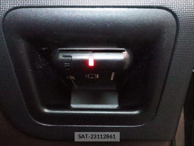 Toyota SPADE 2014-10 6682884-23