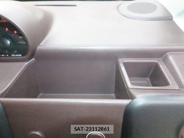 Toyota SPADE 2014-10 6682884-24