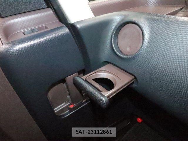Toyota SPADE 2014-10 6682884-26