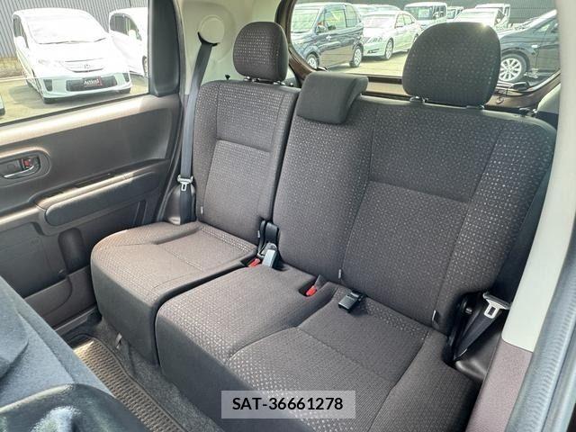 Toyota SPADE 2013-06 6717415-11