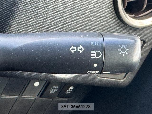 Toyota SPADE 2013-06 6717415-15