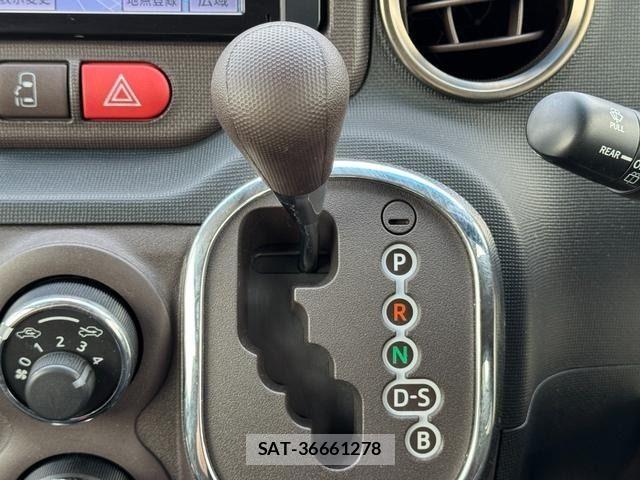 Toyota SPADE 2013-06 6717415-21