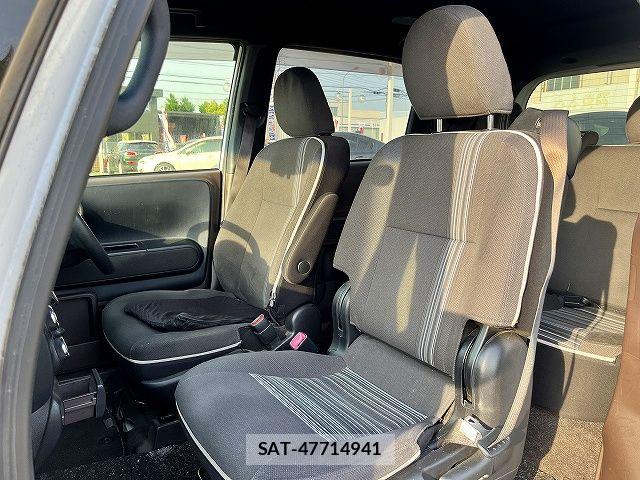 Toyota SPADE 2015-09 6913443-18
