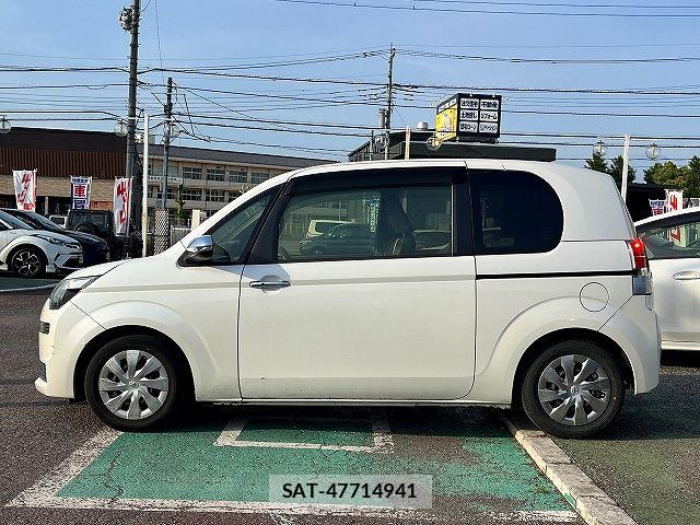 Toyota SPADE 2015-09 6913443-23