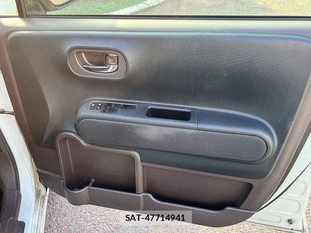 Toyota SPADE 2015-09 6913443-24