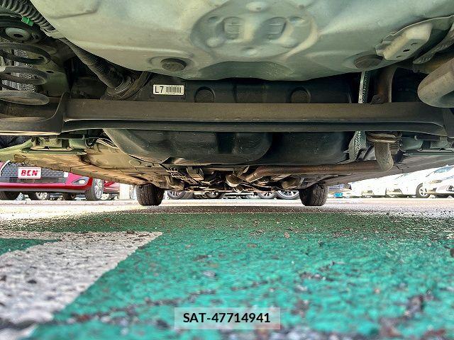 Toyota SPADE 2015-09 6913443-25