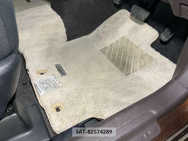 Toyota SPADE 2016-07 7225493-18