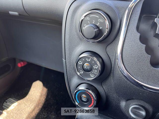 Toyota SPADE 2016-01 7458059-14