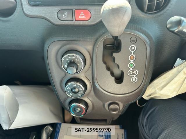 Toyota SPADE 2014-05 7458064-16