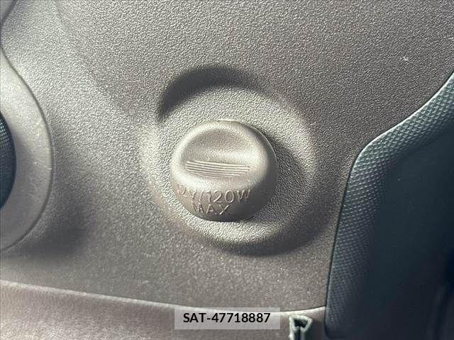 Toyota SPADE 2014-10 7458062-28