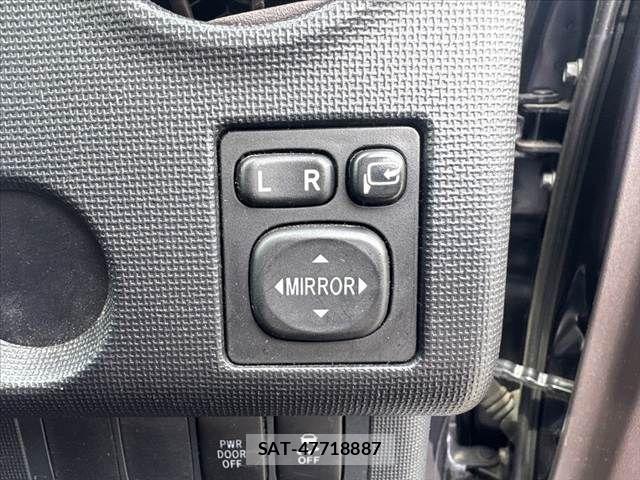 Toyota SPADE 2014-10 7458062-29