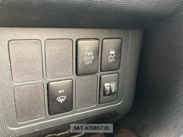 Toyota SPADE 2013-11 7620303-16