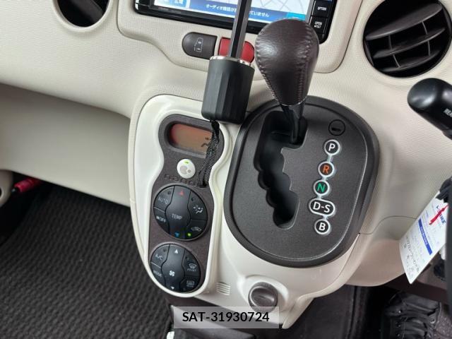 Toyota SPADE 2013-03 7620305-27