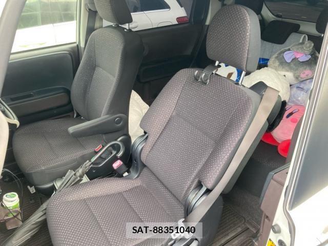 Toyota SPADE 2013-10 7789380-11