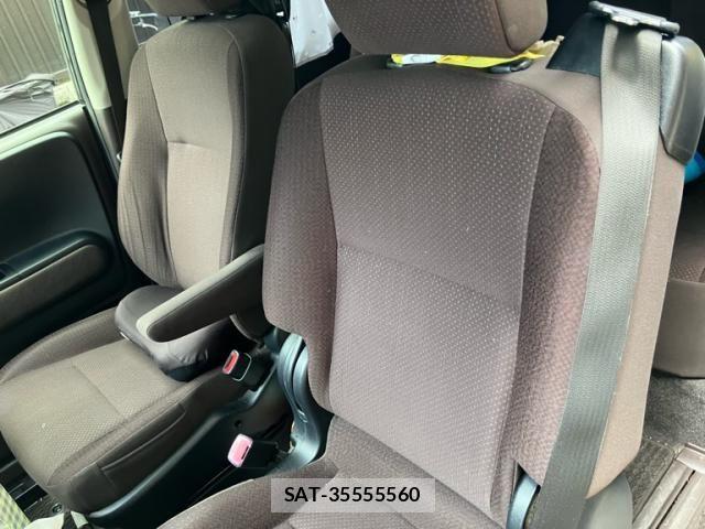 Toyota SPADE 2012-10 7789381-11