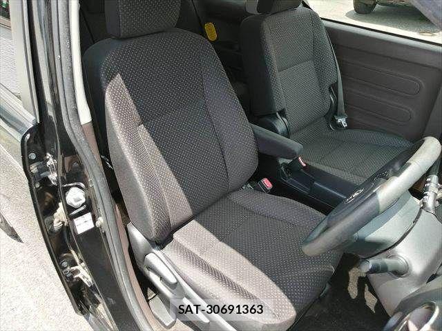 Toyota SPADE 2015-03 8102006-6