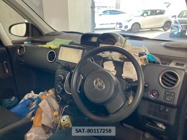 Toyota SPADE 2015-02 8231858-8