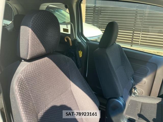 Toyota SPADE 2013-04 8231857-9