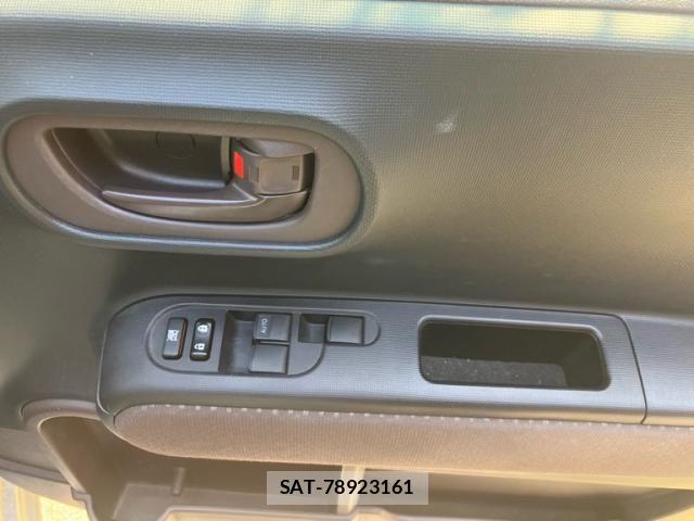 Toyota SPADE 2013-04 8231857-11