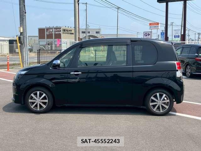Toyota SPADE 2015-10 8231854-14