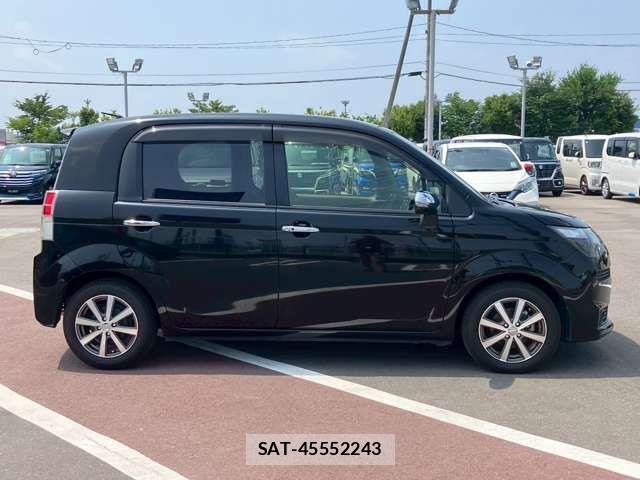 Toyota SPADE 2015-10 8231854-17